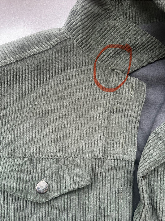 Chaqueta de pana caqui pequeño desperfecto