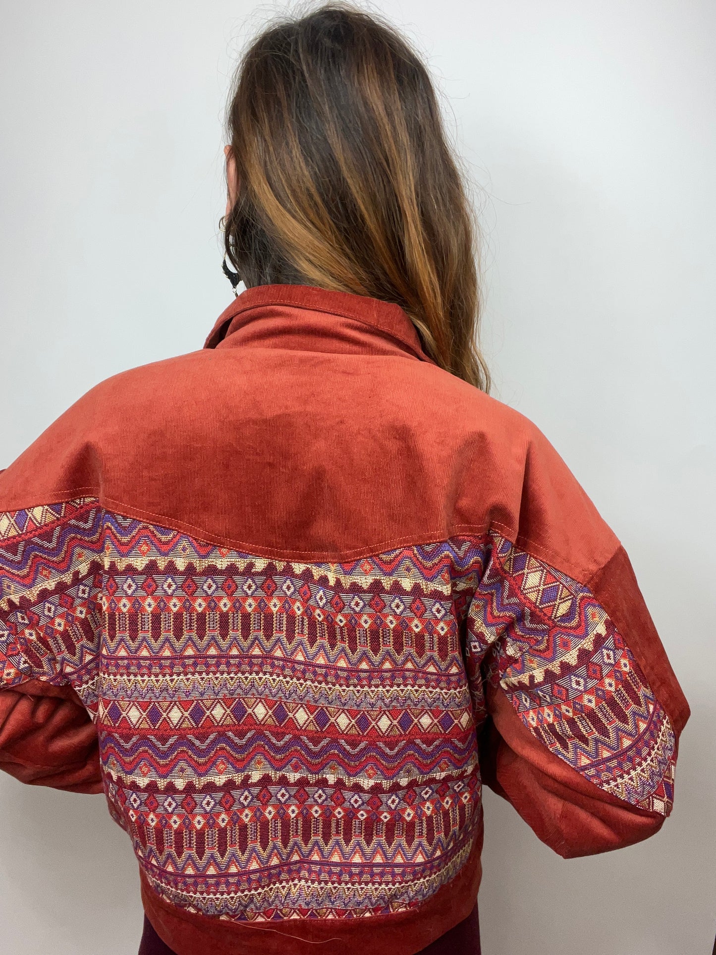 Chaqueta de pana terracota combinada (prototipo)