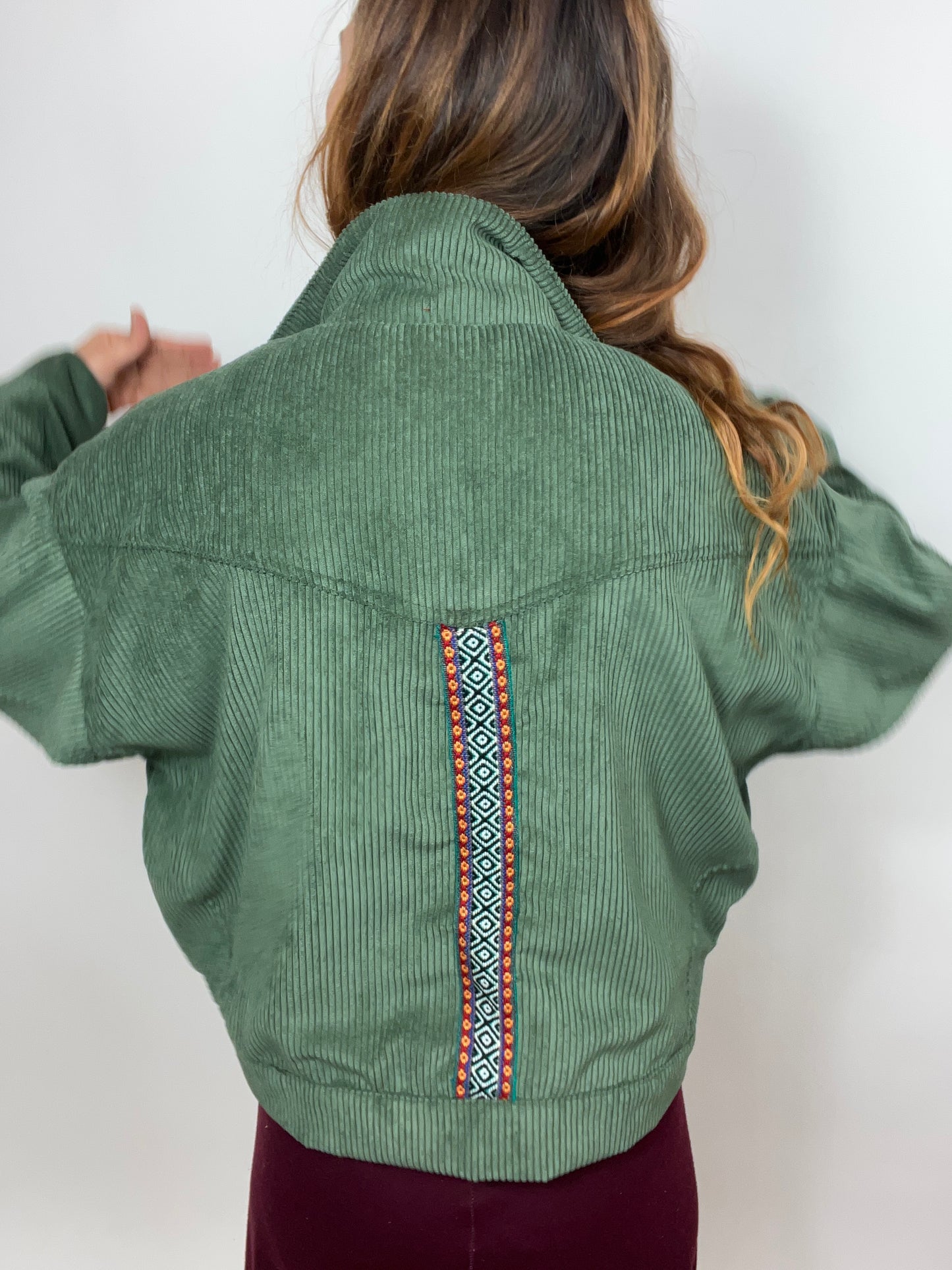 Chaqueta de pana caqui pequeño desperfecto