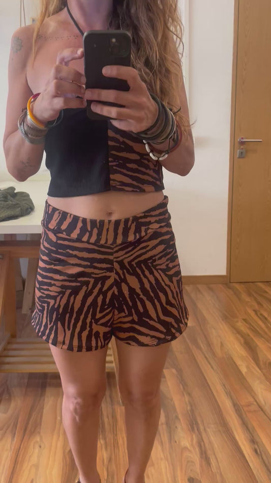 Magic pant Corto Cebra color tierra